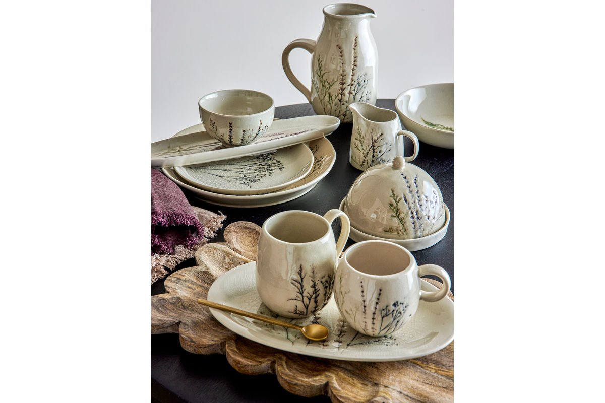 Krug Elva – Hand-painted Stoneware with Floral Motif