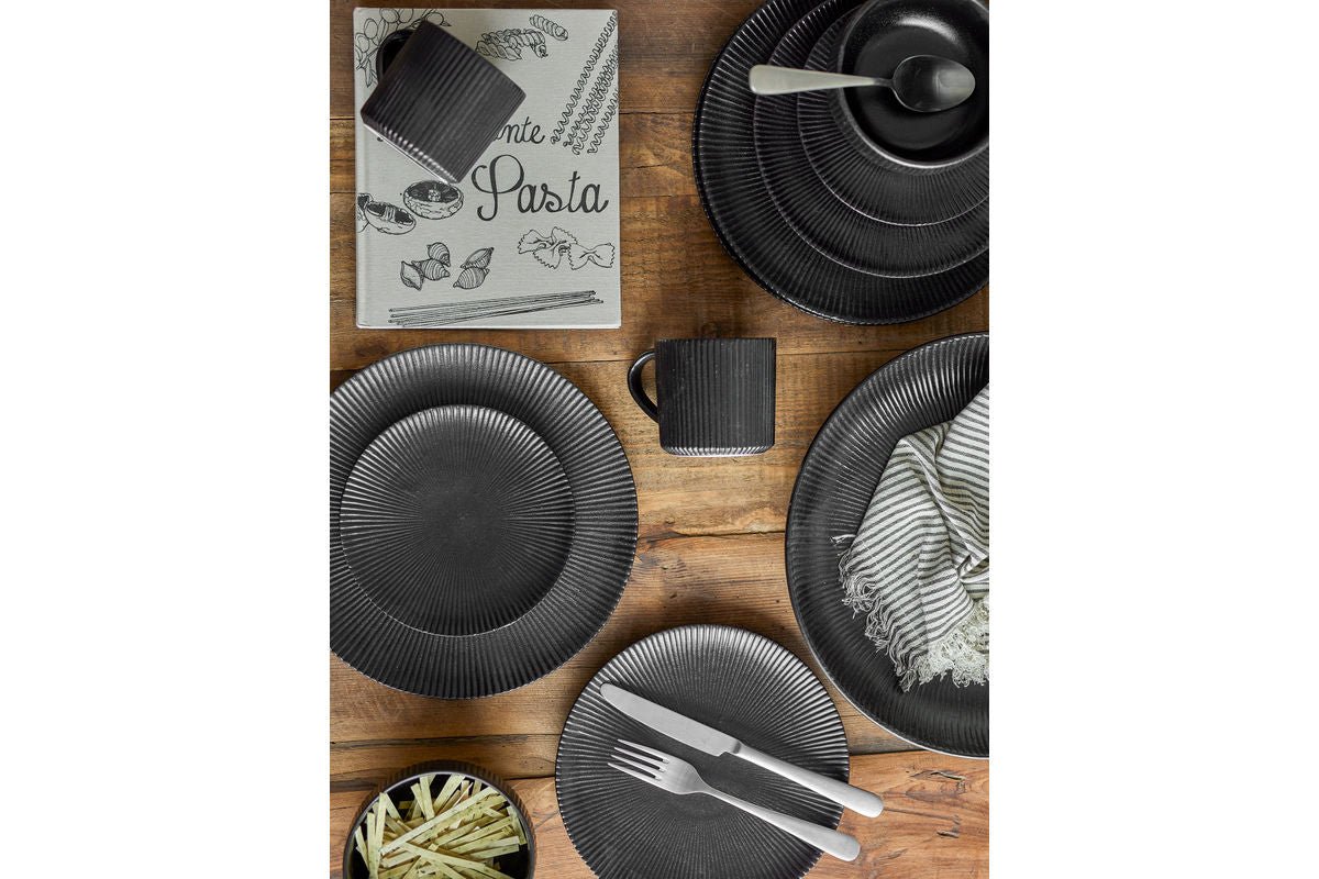 Eiryn Plate – made of stoneware