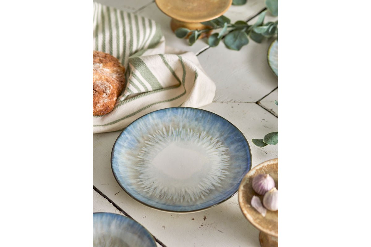 Nuvia Plate – made of stoneware