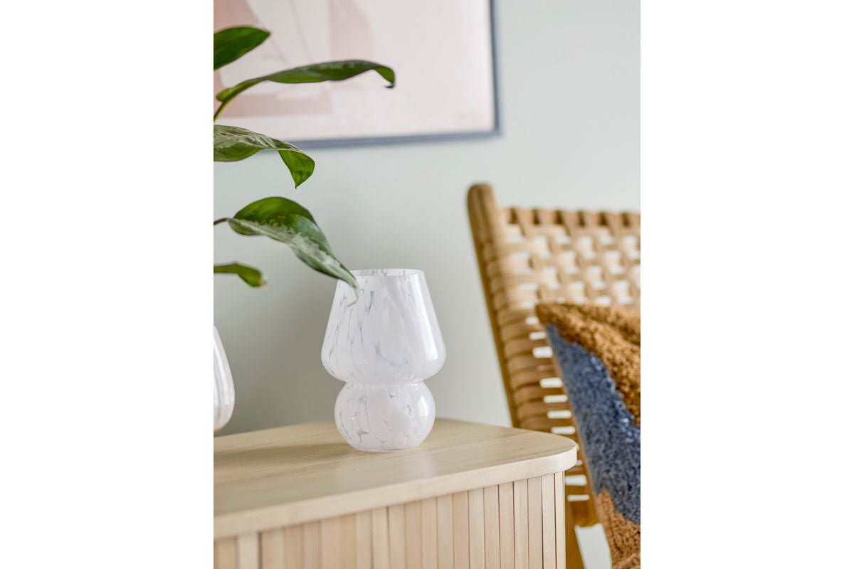 Vase "Arelia" – White Glass