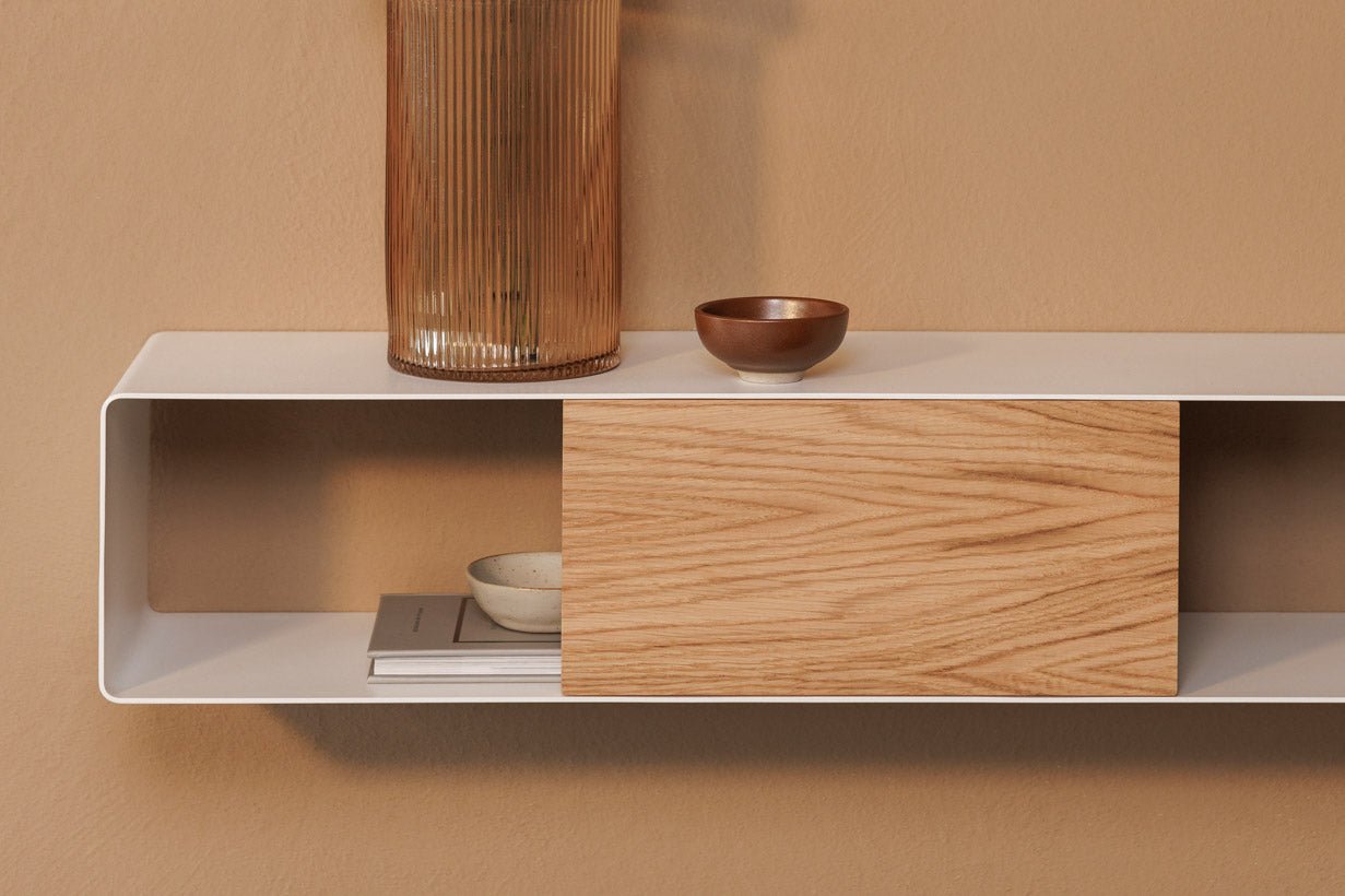 Wandregal Sion – Hängekommode aus Metall mit Kabelhalter