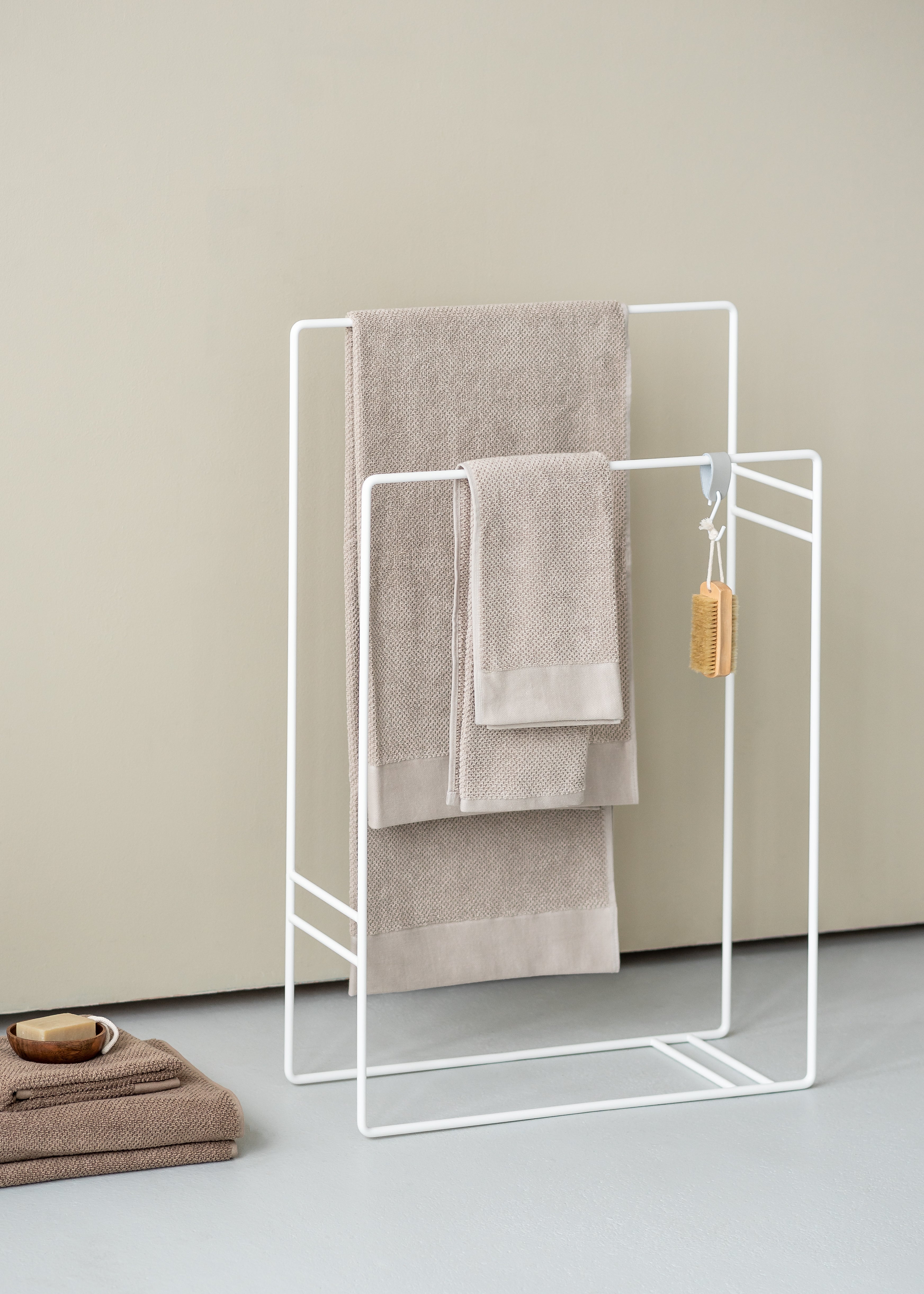 Wardrobe/Towel Holder Delaya – Minimalistic Design Made of Metal