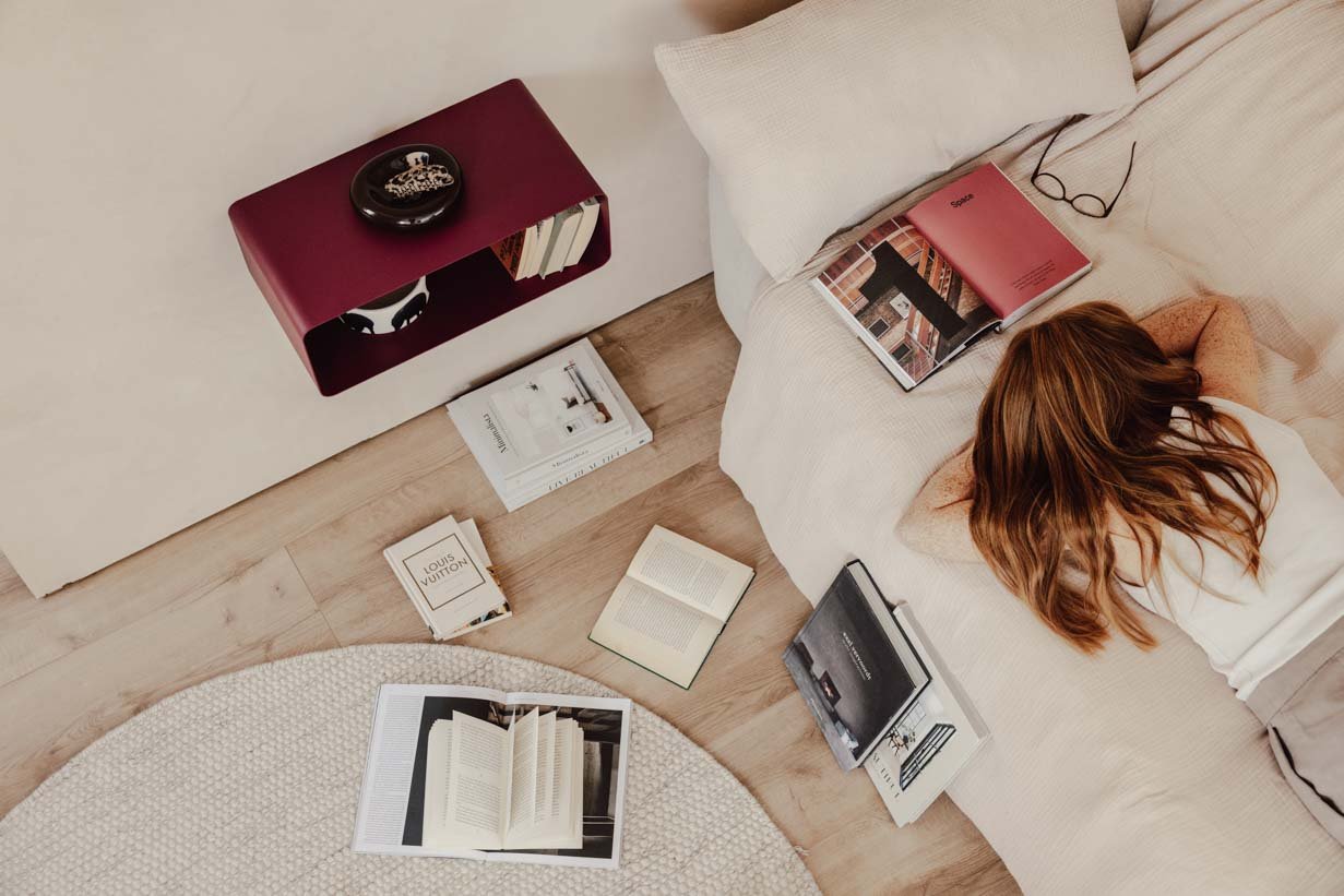 Nightstand Nelio – Hanging Design with Cable Routing