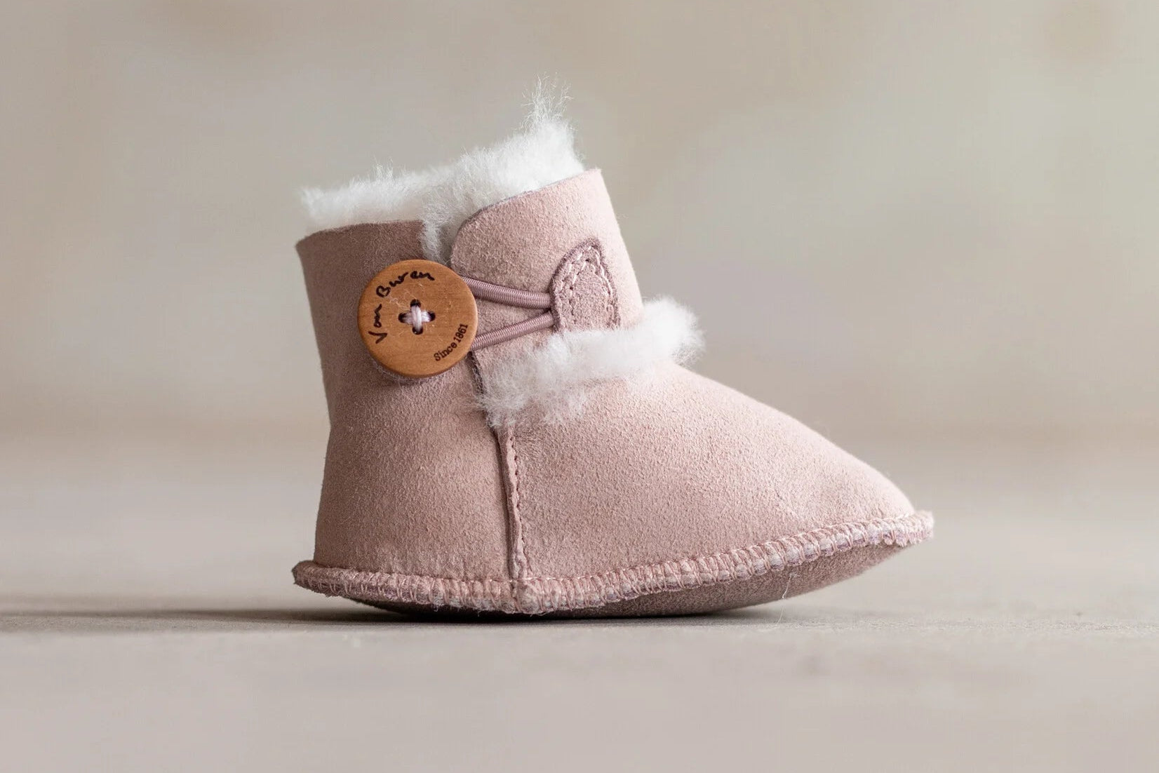 Lammfell baby slippers Noa – Genuine lambskin in Sand, Gray, pink & White