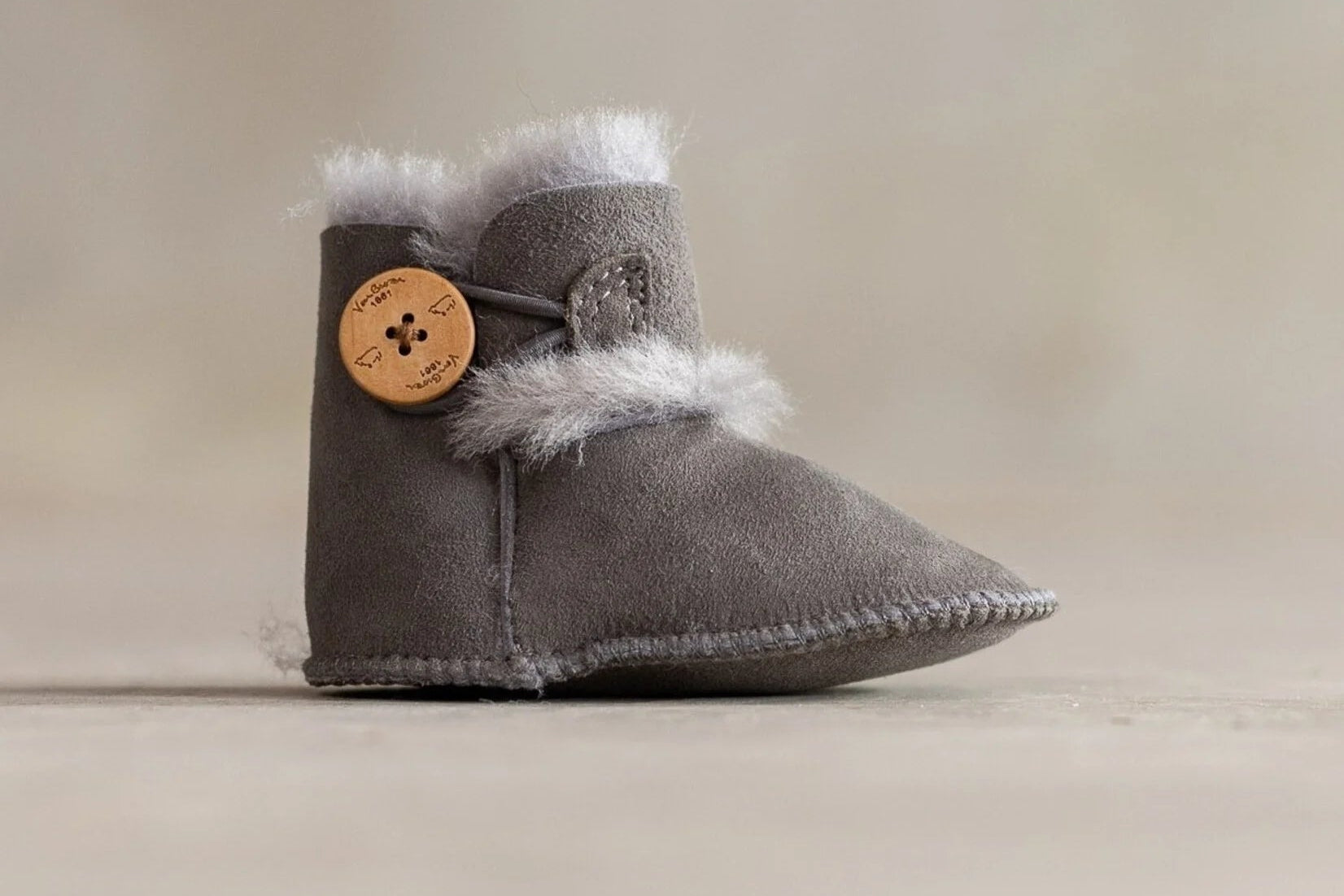 Lammfell baby slippers Noa – Genuine lambskin in Sand, Gray, pink & White