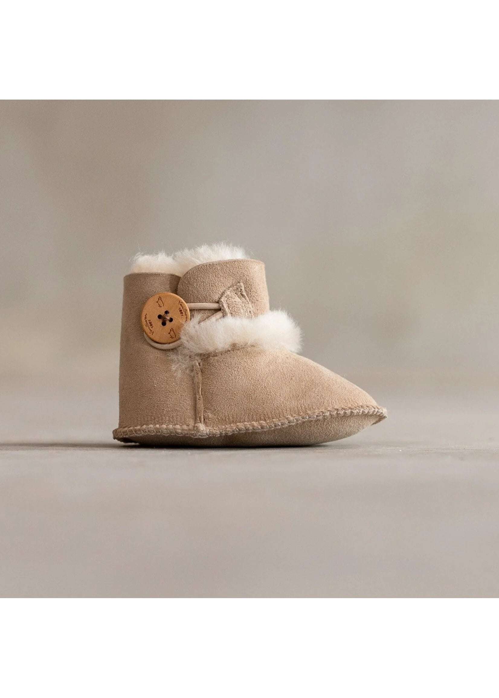 Lammfell baby slippers Noa – Genuine lambskin in Sand, Gray, pink & White